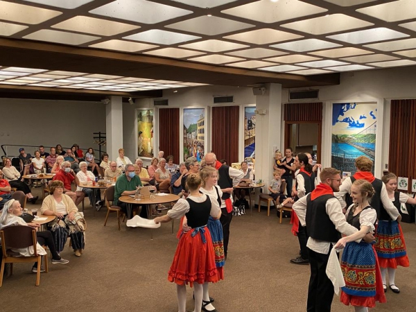 Italian Music and Dance Come to Lunch with Books